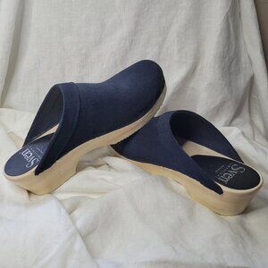 Sven Original Wide Collar Suede Clogs